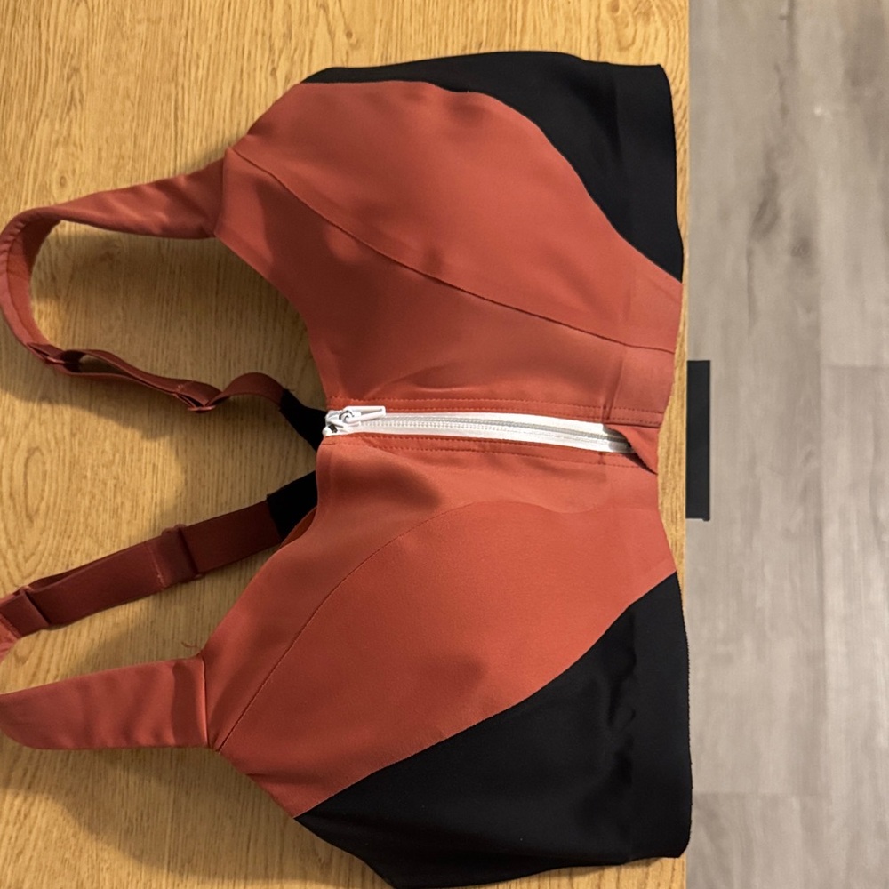 Knockout by Victoria’s Secret front close sports bra 36DDD